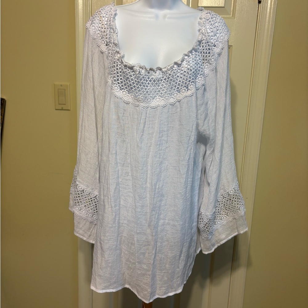 NWOT ASHLEY STEWART Woman’s white Gauze Tunic with Embroidery, Size: 22/24